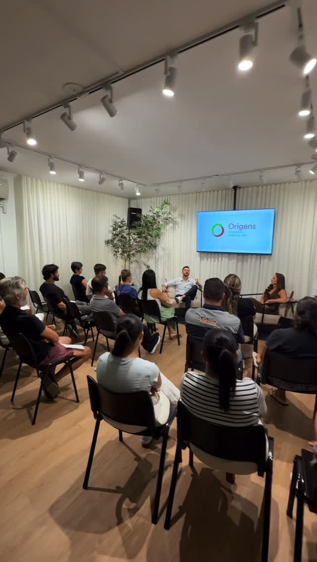 Público em encontro da Origens no auditório do Quintal Coworking